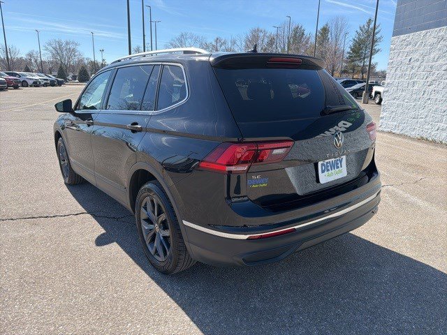 Used 2022 Volkswagen Tiguan SE image 3