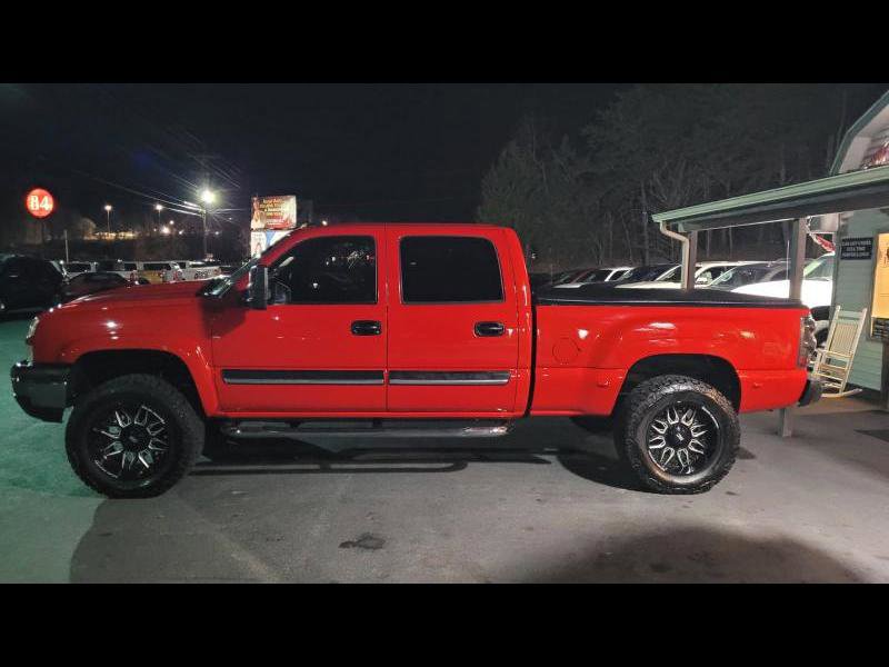 Used 2004 Chevrolet Silverado 2500 LT w/ Skid Plate Package image 2
