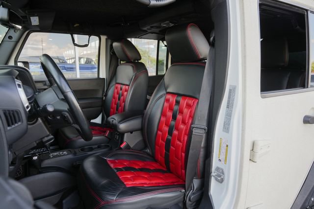 Used 2016 Jeep Wrangler Unlimited Rubicon w/ Connectivity Group image 22