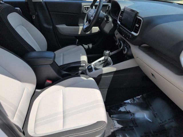 Used 2025 Hyundai Venue SEL FWD image 30