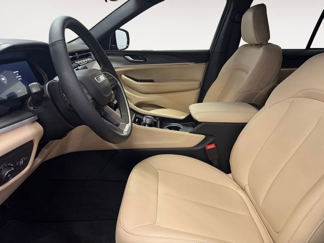 Used 2024 Jeep Grand Cherokee Limited w/ Luxury Tech Group II image 19