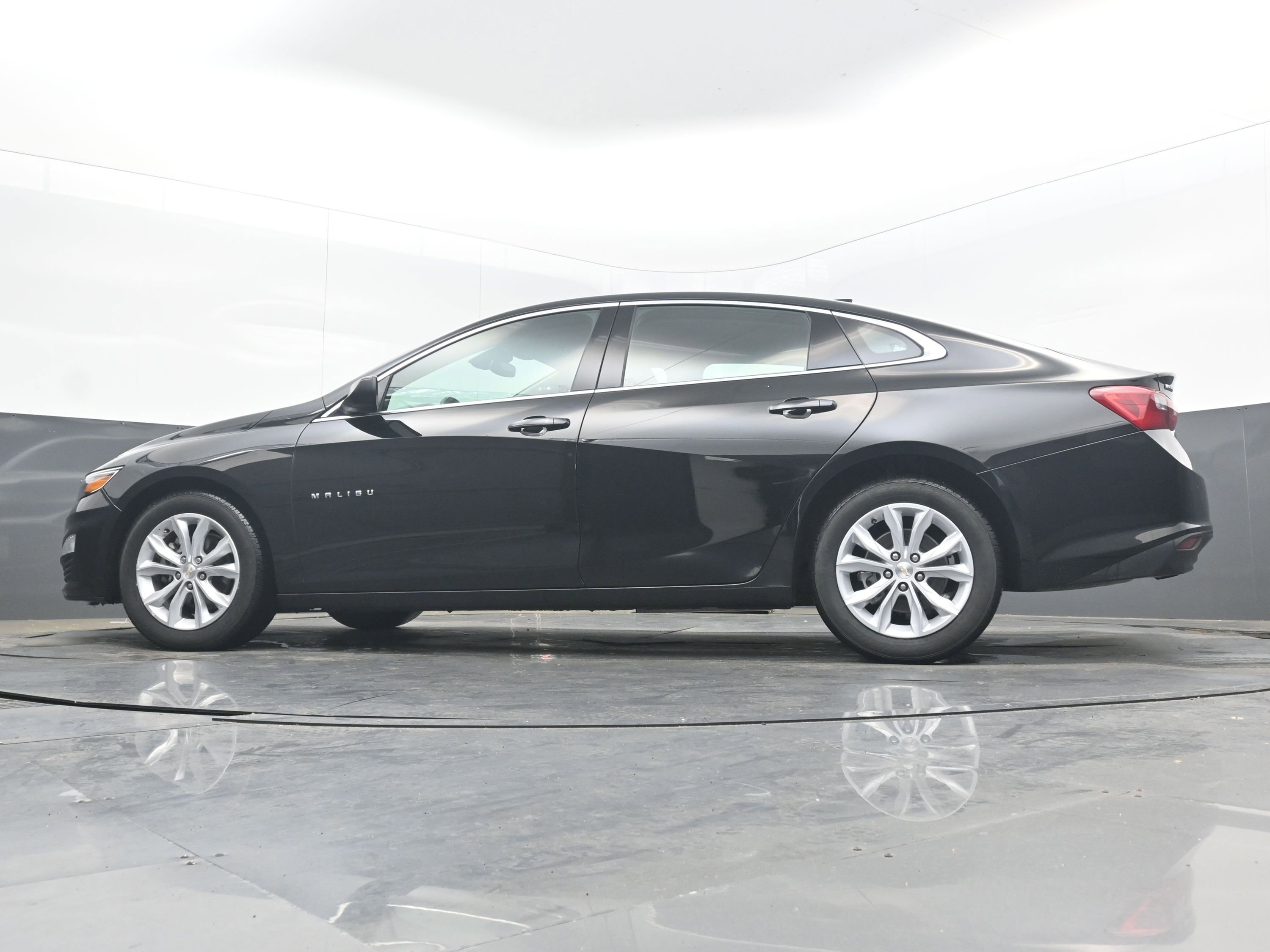 Used 2024 Chevrolet Malibu LT image 27