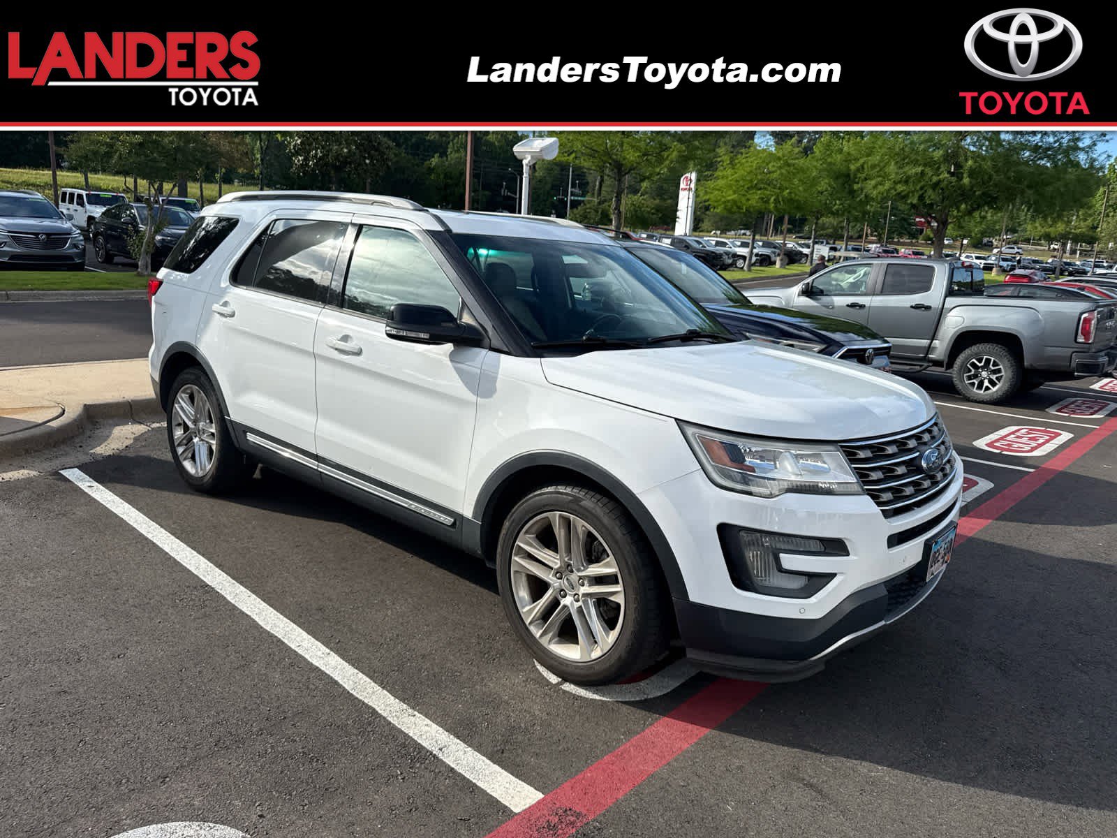 Used 2016 Ford Explorer XLT w/ Equipment Group 202A FWD image 1