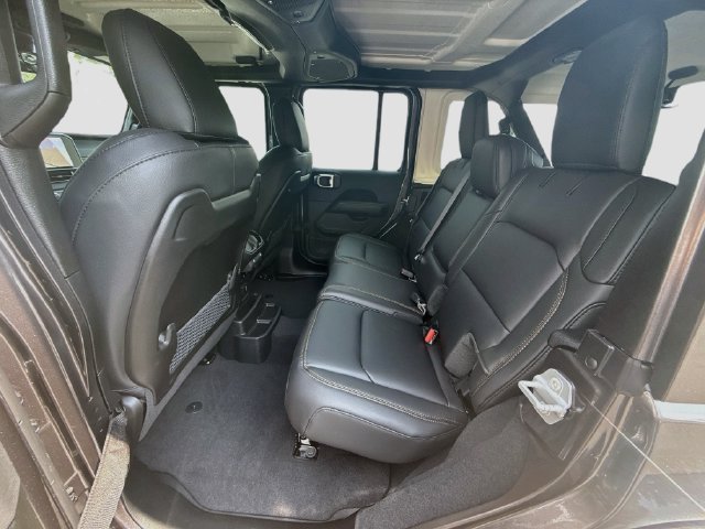 New 2026 Jeep Wrangler Unlimited Sahara AWD/4WD image 18
