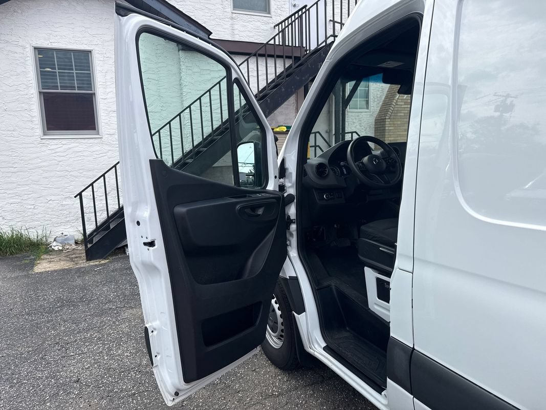 Used 2021 Mercedes-Benz Sprinter 2500 w/ Driver Convenience Package image 11