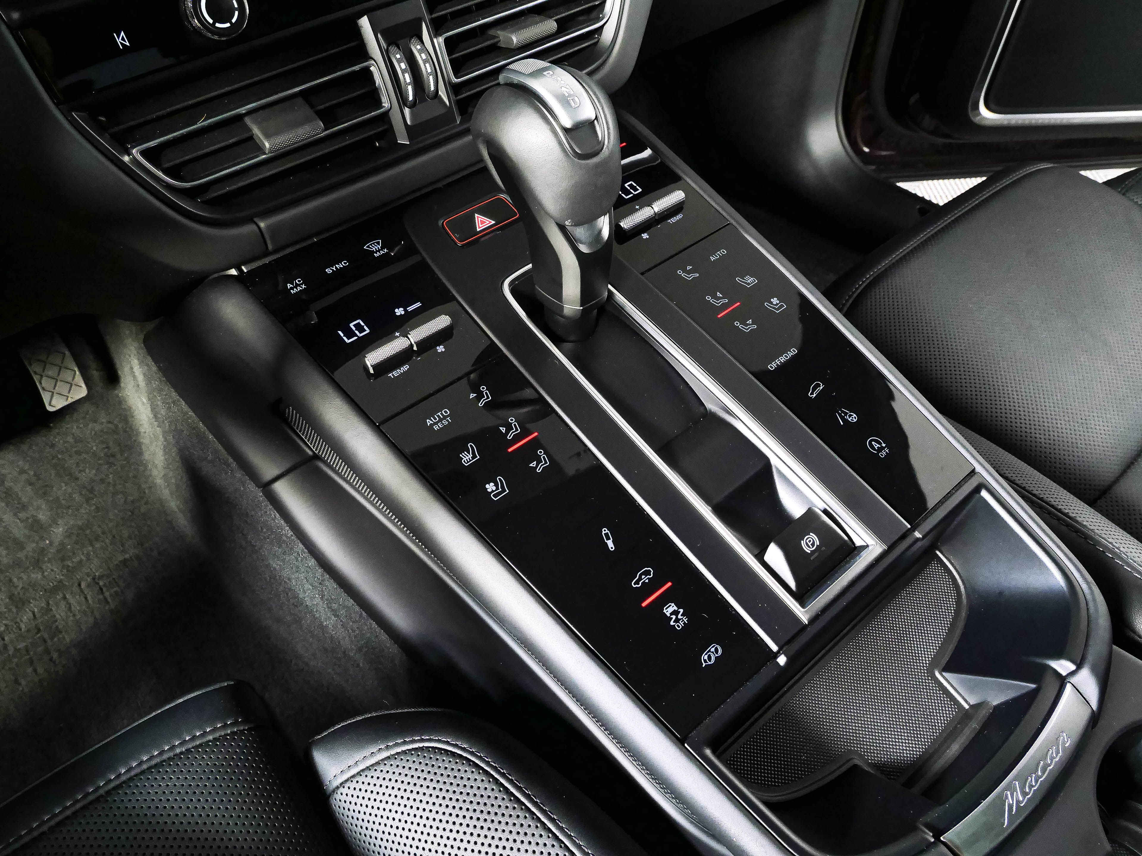 Certified 2024 Porsche Macan GTS AWD/4WD image 17