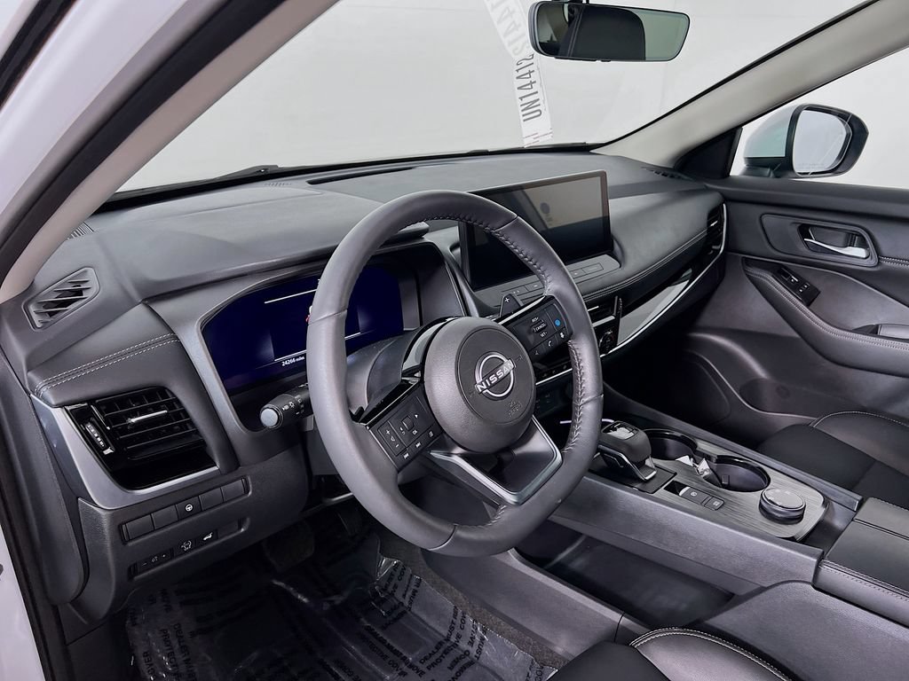 Used 2024 Nissan Rogue SL AWD/4WD image 8