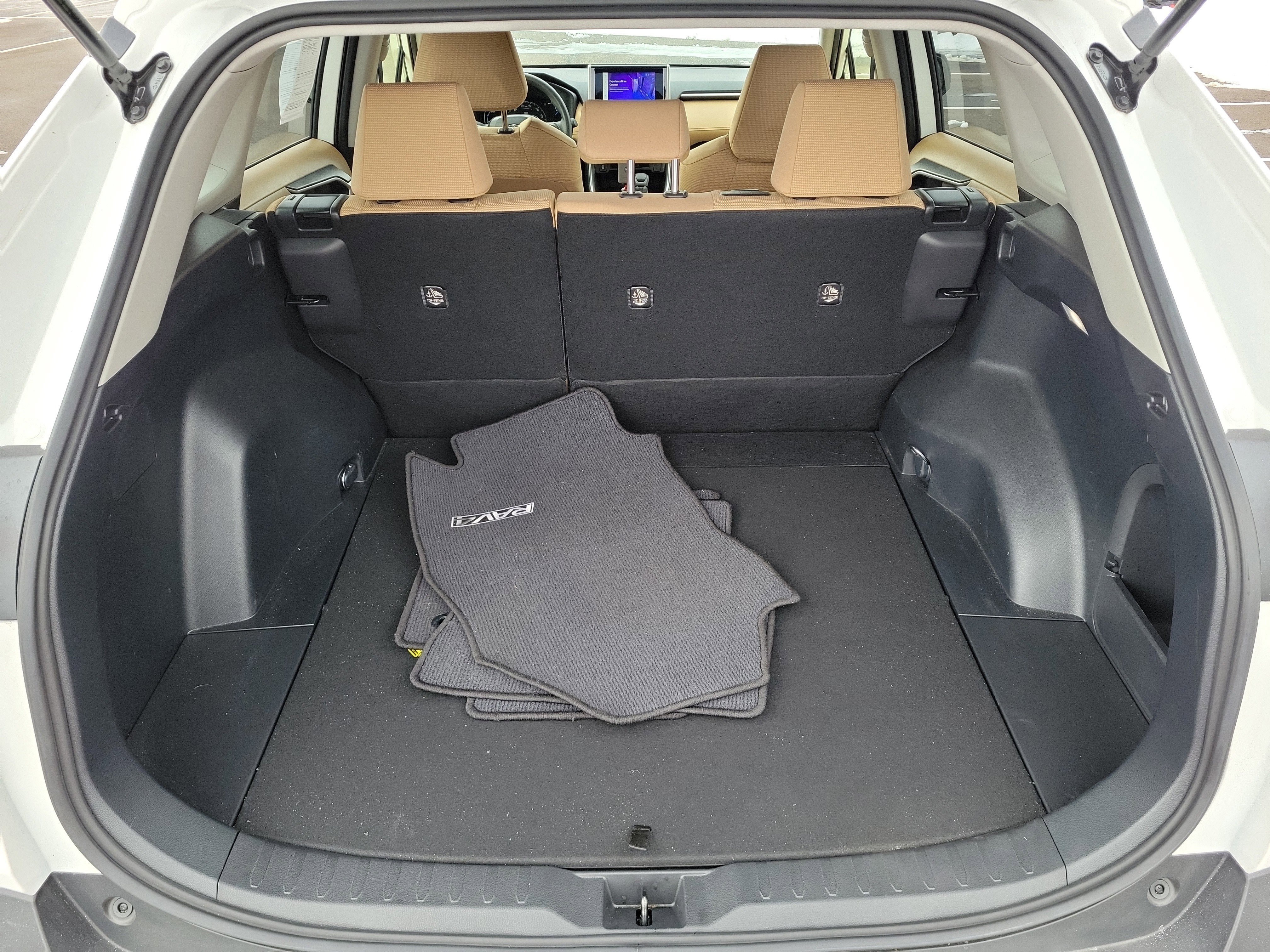 Used 2023 Toyota RAV4 LE image 8