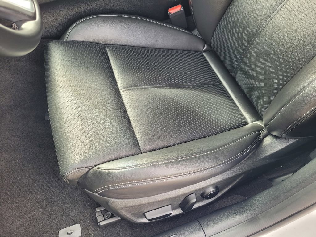 Used 2023 Genesis G70 2.0T image 11