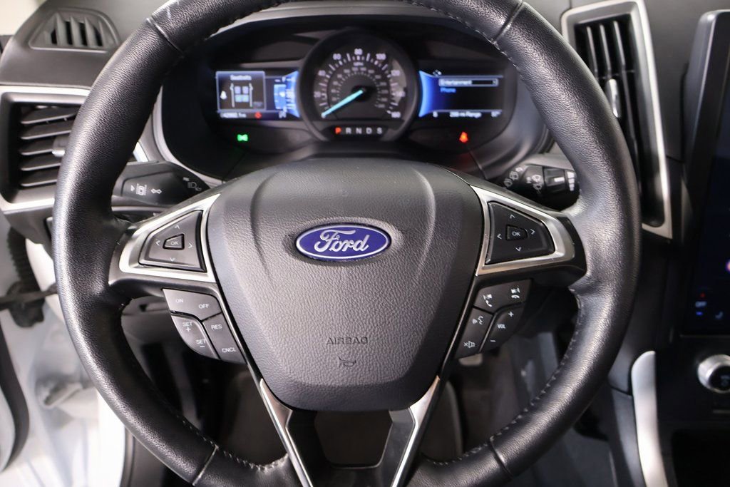 Used 2024 Ford Edge SEL image 3