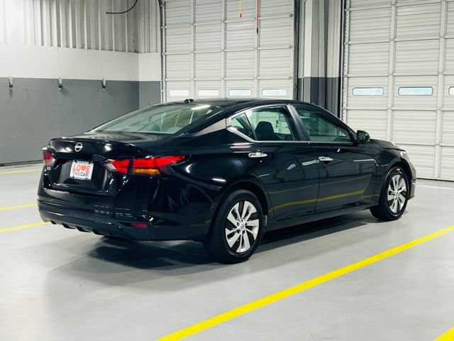 Used 2025 Nissan Altima 2.5 S FWD image 17