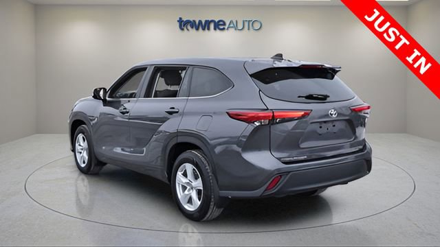 Used 2023 Toyota Highlander LE image 5