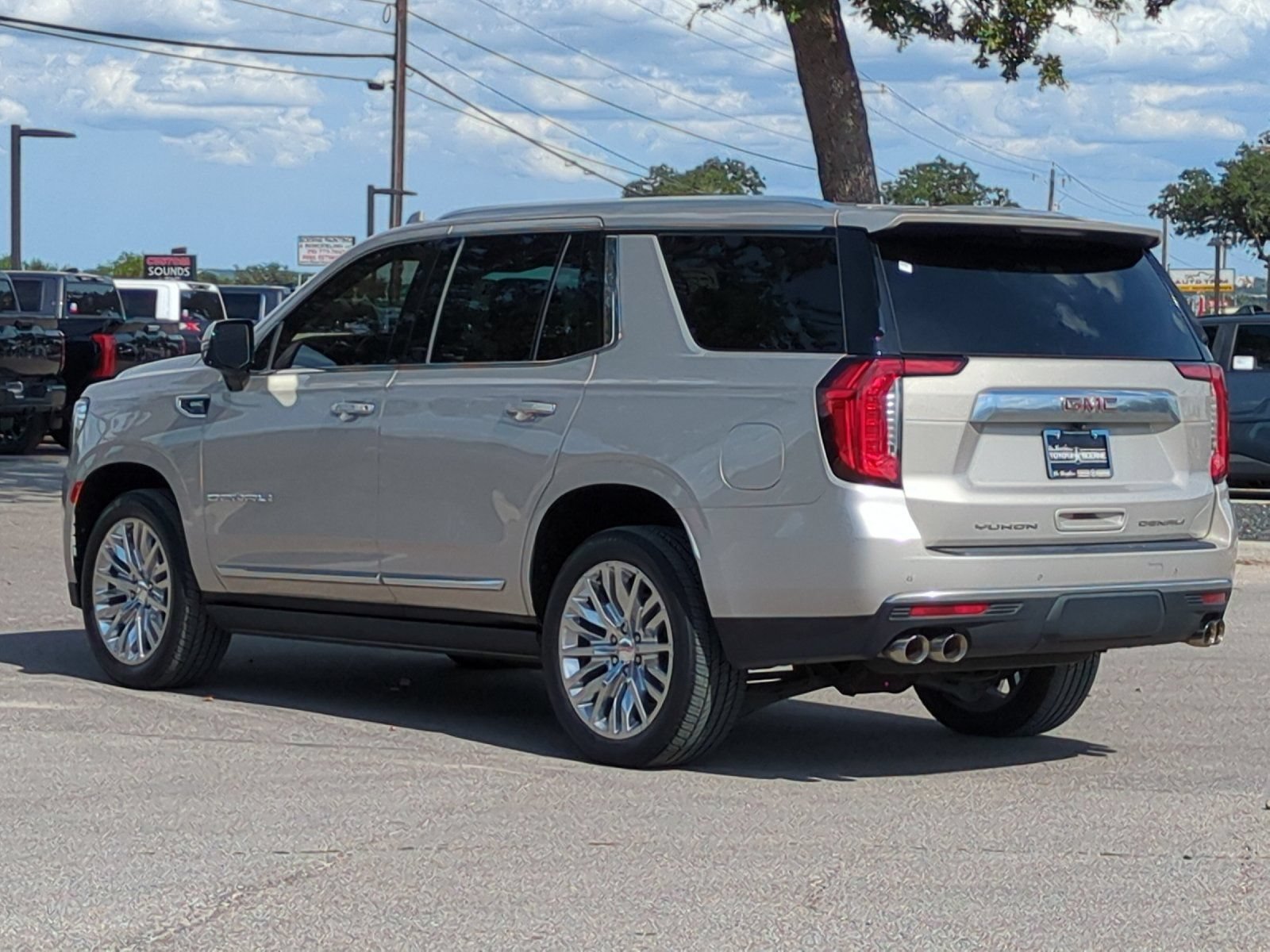 Used 2023 GMC Yukon Denali AWD/4WD image 7