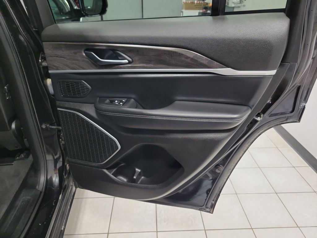 Used 2022 Jeep Grand Cherokee Limited image 22