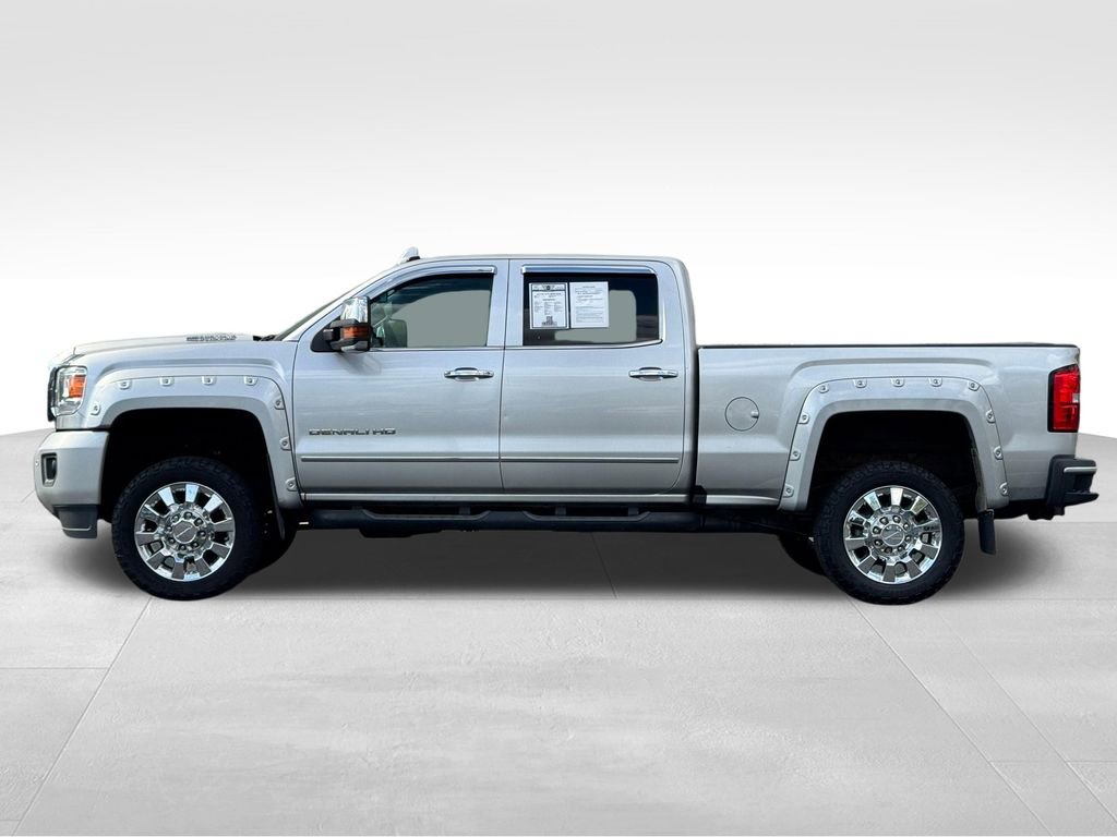 Used 2018 GMC Sierra 2500 Denali w/ Suspension Package, Off-Road AWD/4WD image 4