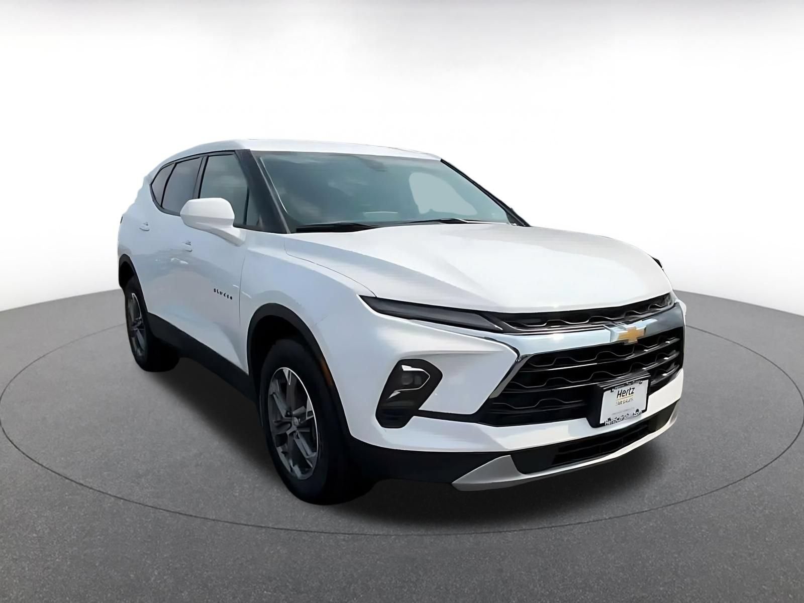 Used 2025 Chevrolet Blazer LT FWD image 3