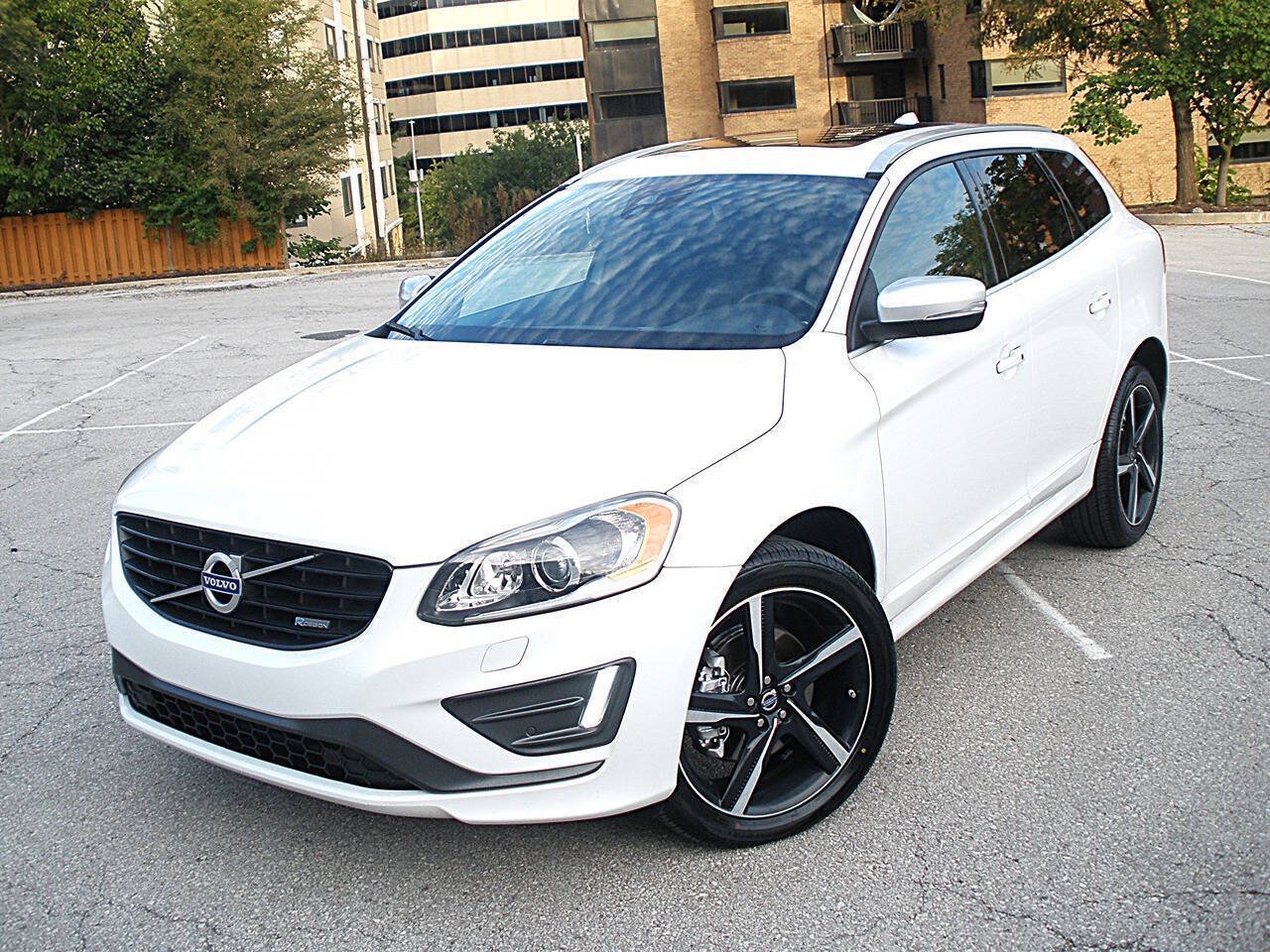 Used 2015 Volvo XC60 T6 R-Design Platinum AWD/4WD image 1