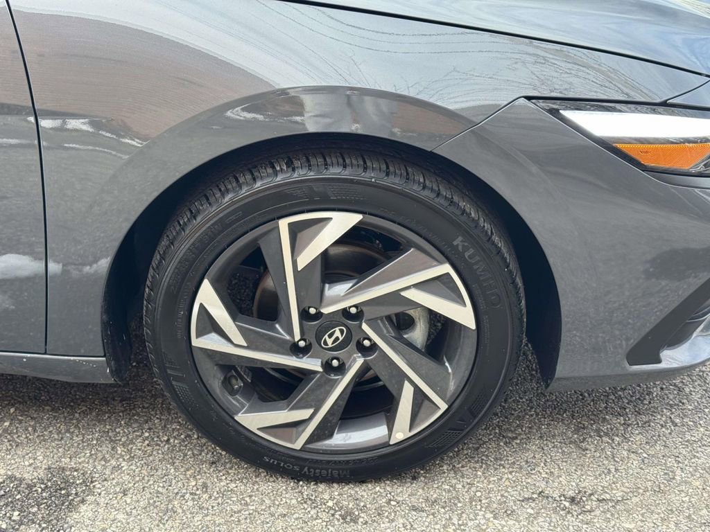 Certified 2025 Hyundai Elantra Sport image 9