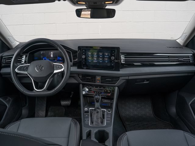 Used 2025 Volkswagen Jetta SE w/ Sunroof Package FWD image 20