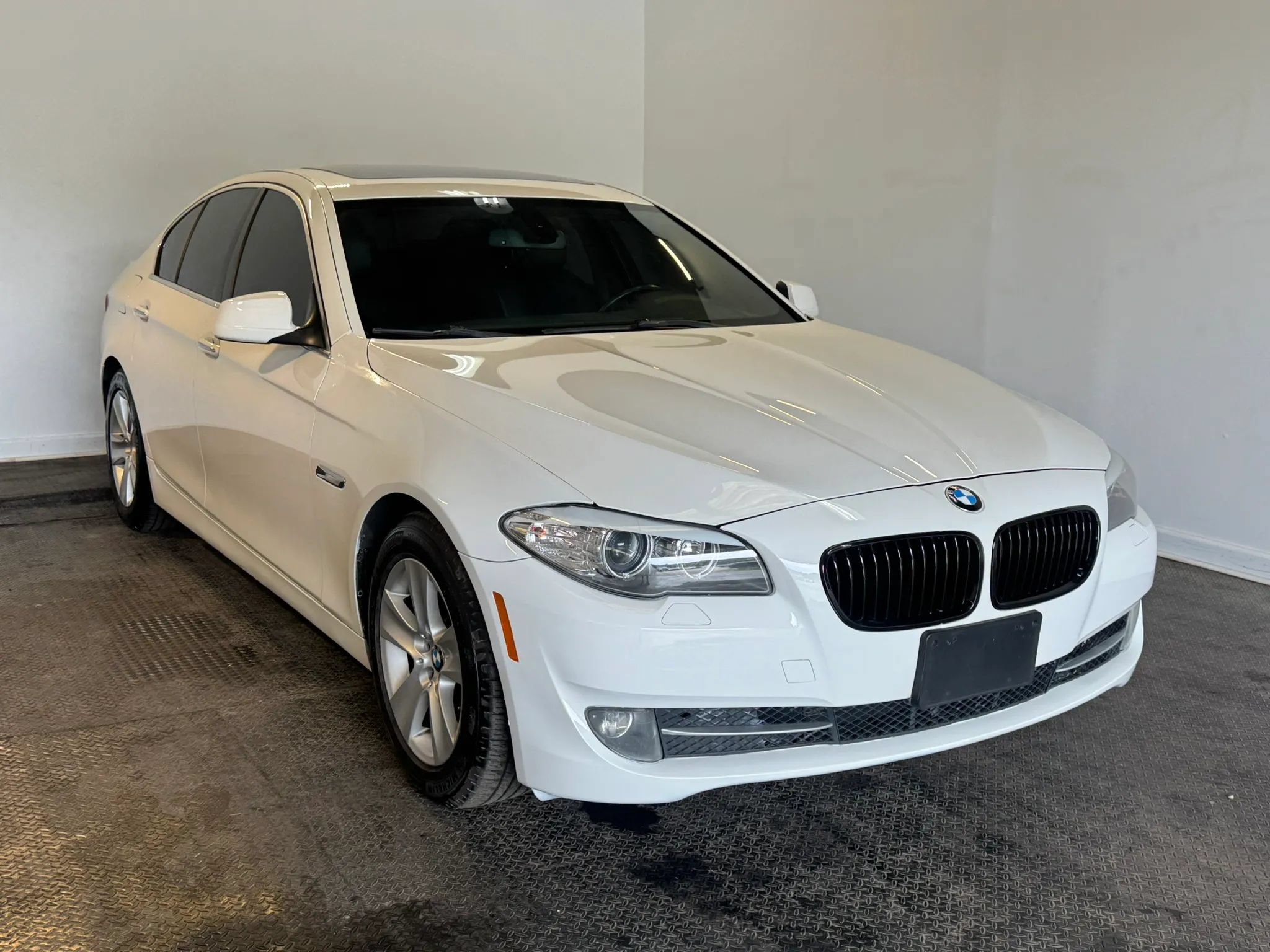 Used 2011 BMW 528i Sedan RWD image 3