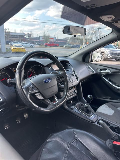 Used 2017 Ford Focus ST image 18