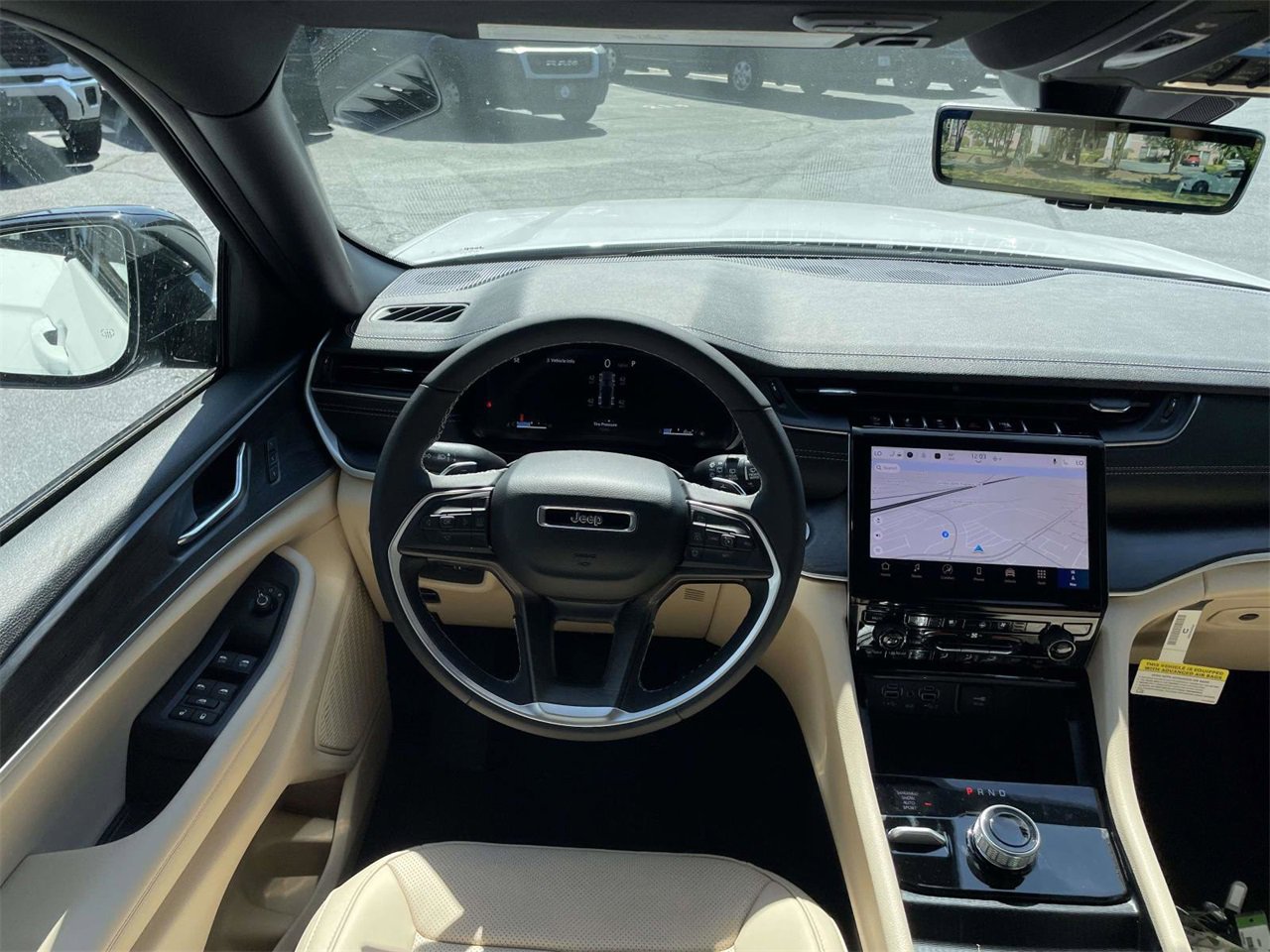 New 2025 Jeep Grand Cherokee Limited w/ Luxury Tech Group II image 11