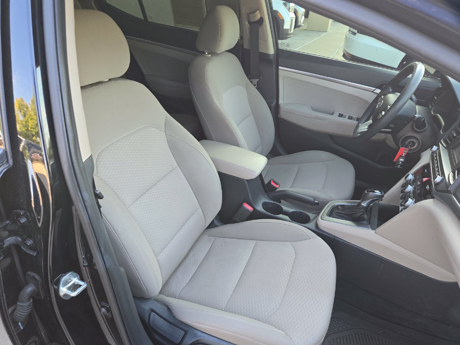 Used 2020 Hyundai Elantra SE FWD image 22