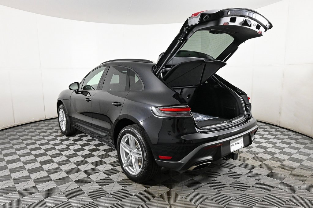 Used 2025 Porsche Macan image 34