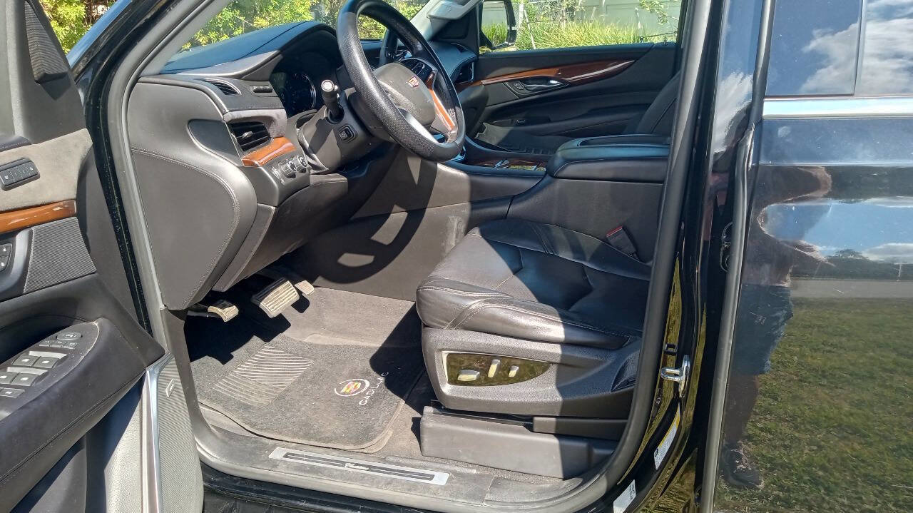 Used 2019 Cadillac Escalade Luxury image 9