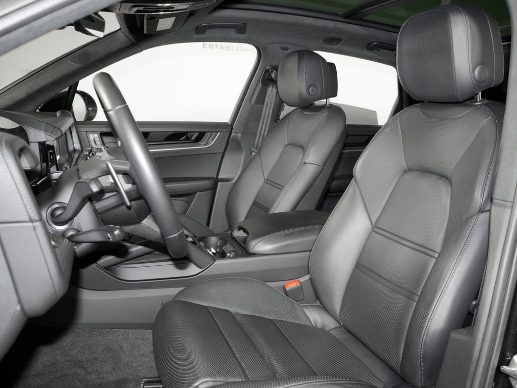 Certified 2024 Porsche Cayenne Turbo AWD/4WD image 5