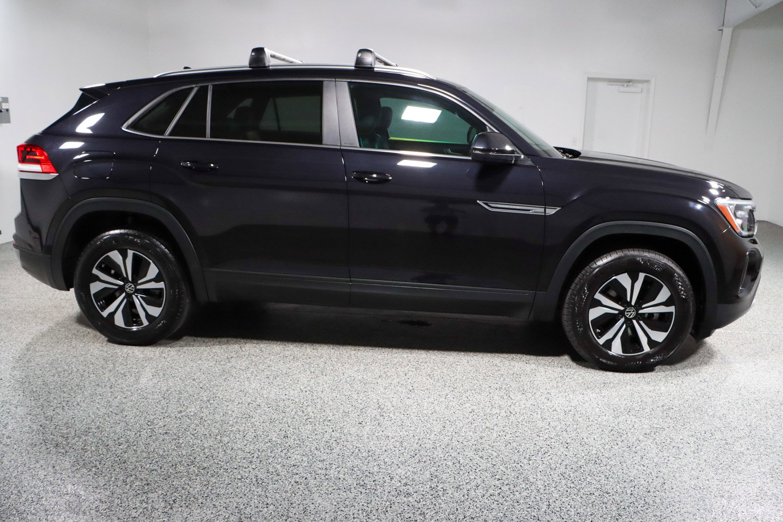 Used 2024 Volkswagen Atlas Cross Sport SE image 6