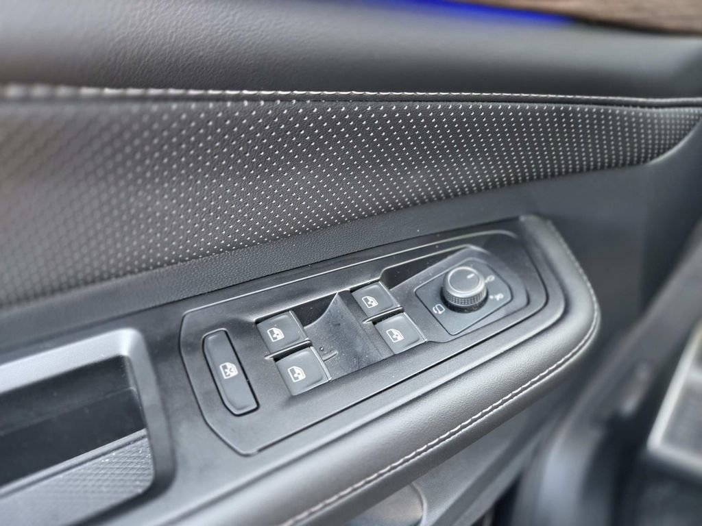 Used 2024 Volkswagen Atlas SEL Premium R-Line image 36