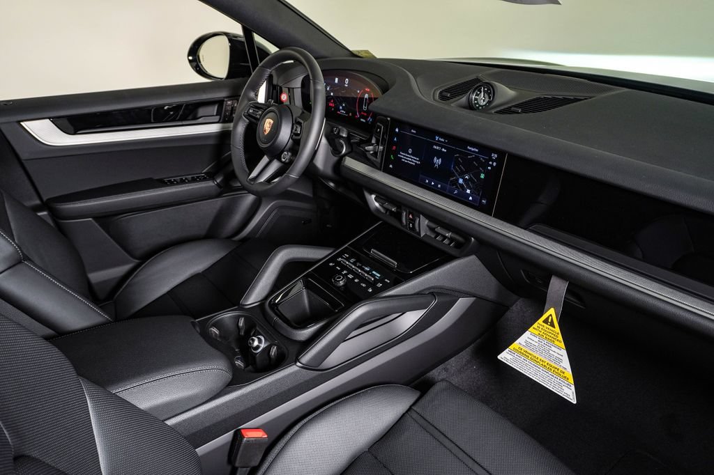 New 2026 Porsche Cayenne Coupe AWD/4WD image 14