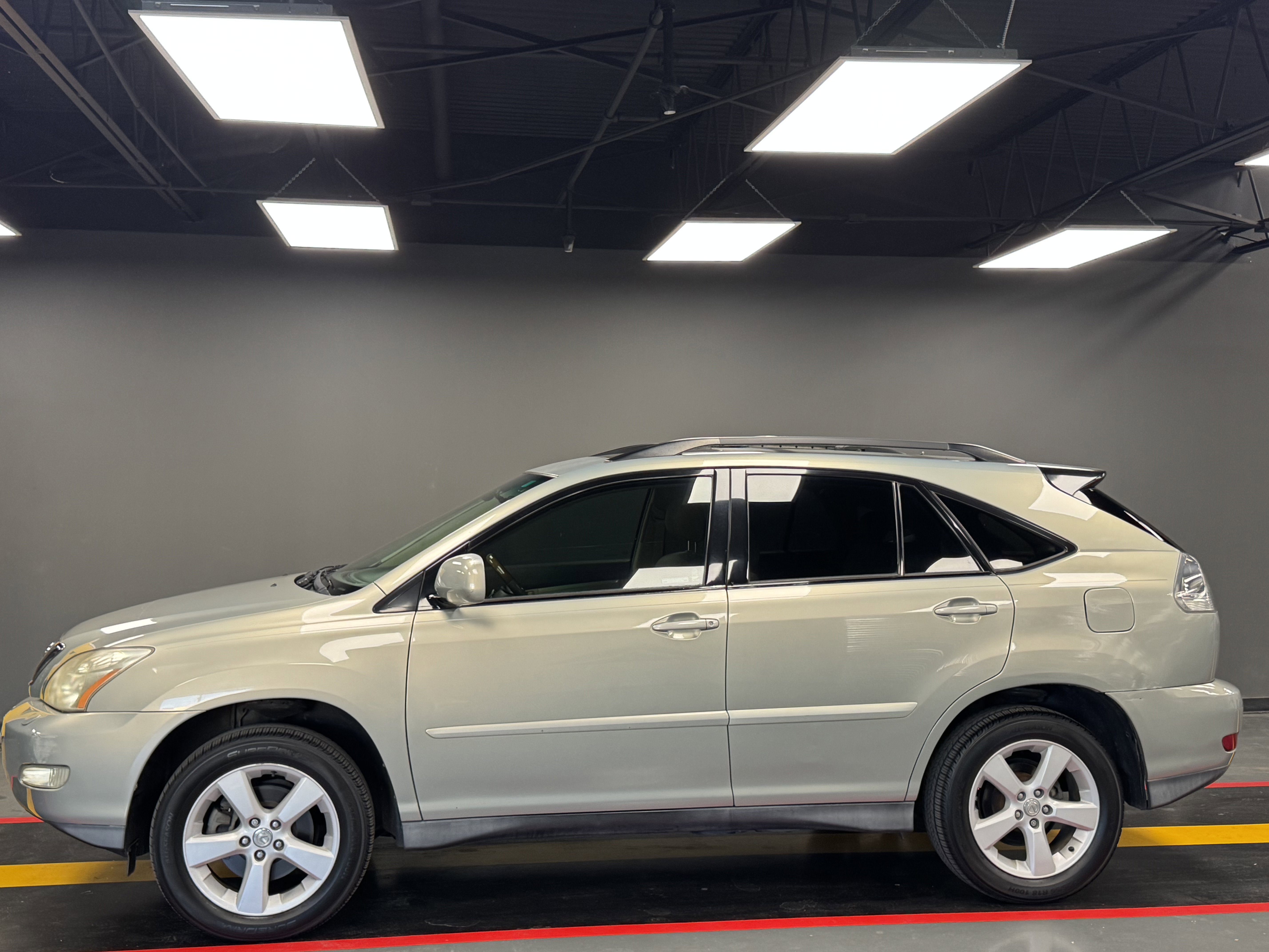 Used 2006 Lexus RX 330 FWD image 3