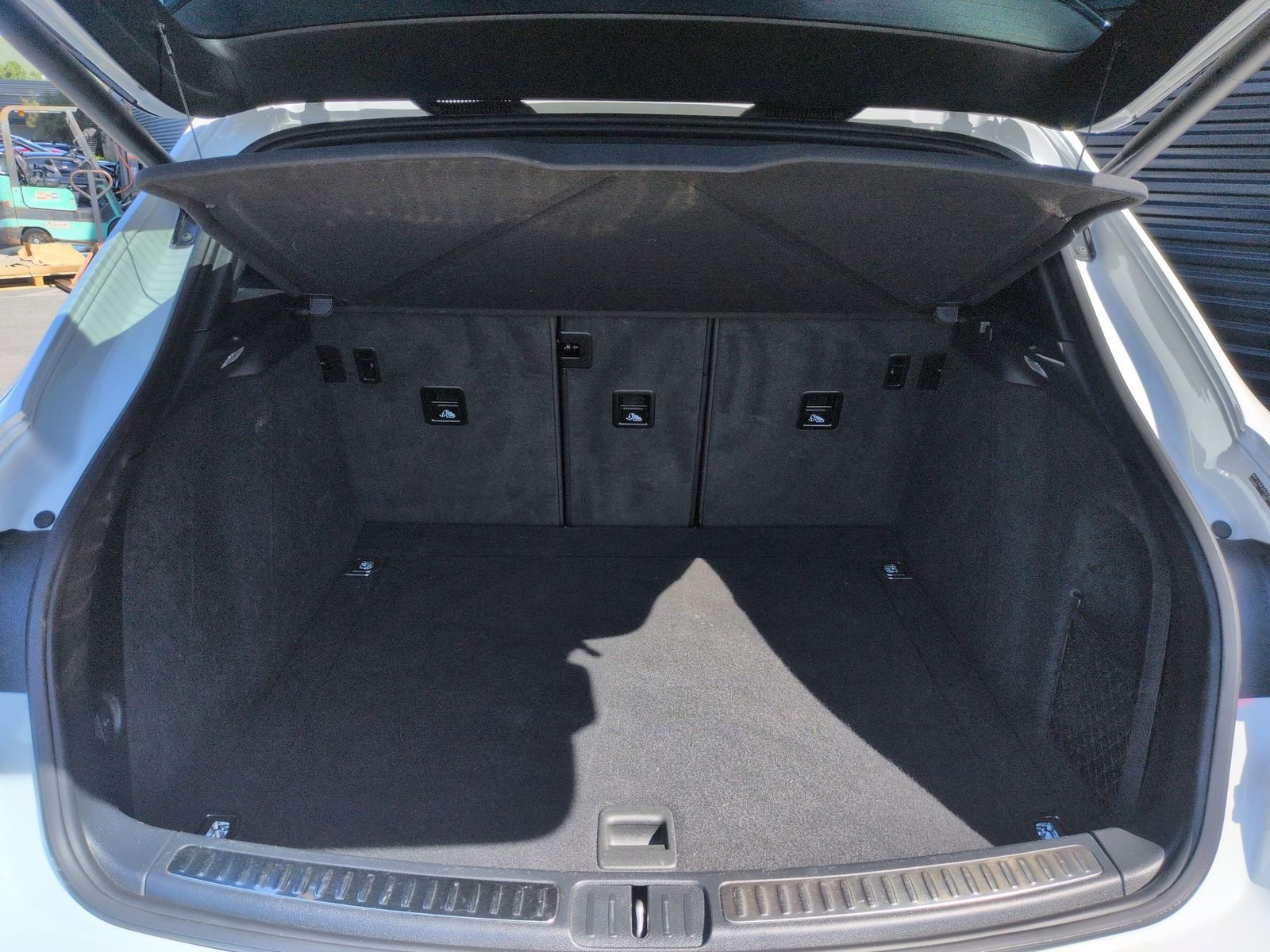 Certified 2022 Porsche Macan image 24