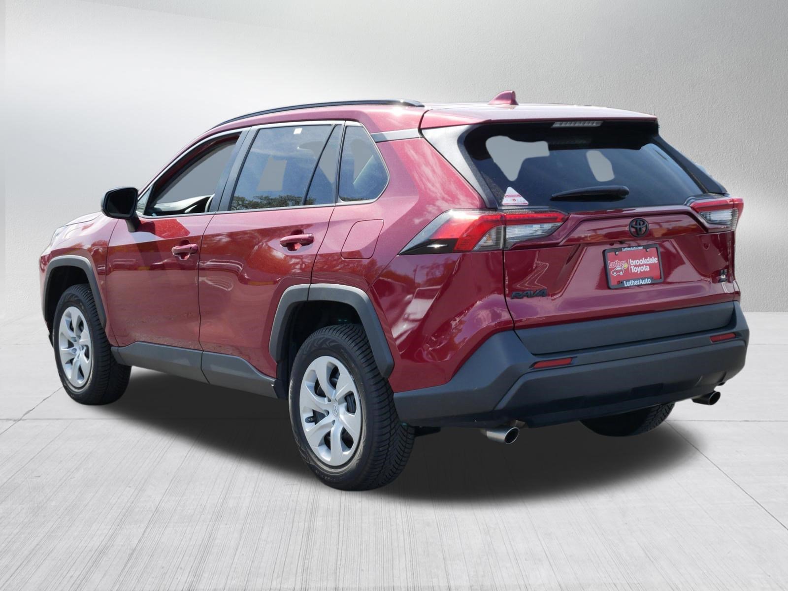 Used 2021 Toyota RAV4 LE AWD/4WD image 5