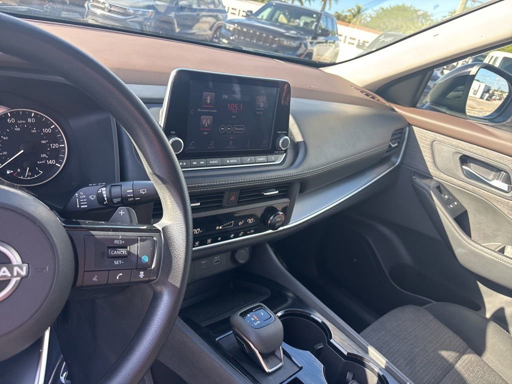 Used 2023 Nissan Rogue SV image 11