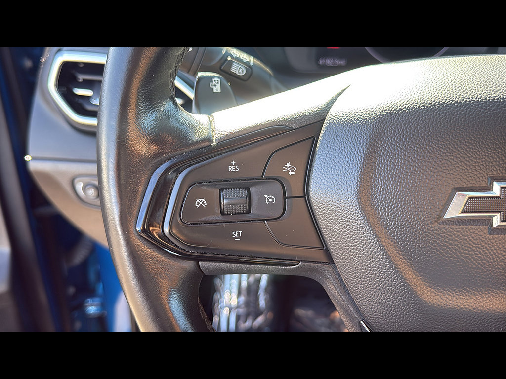 Used 2023 Chevrolet Bolt EUV Premier w/ Sun & Sound Package FWD image 25