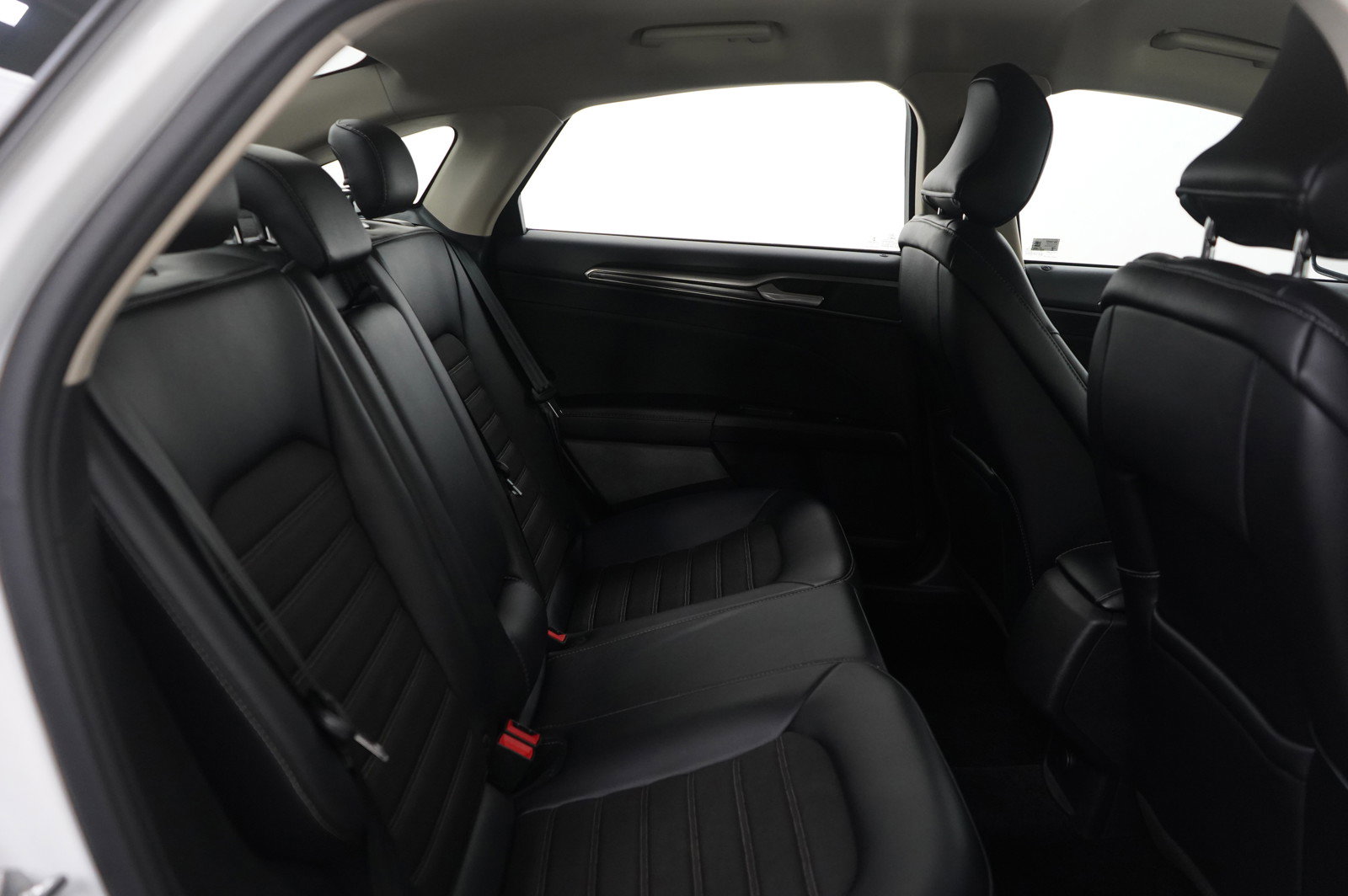 Used 2017 Ford Fusion SE w/ Equipment Group 201A image 11