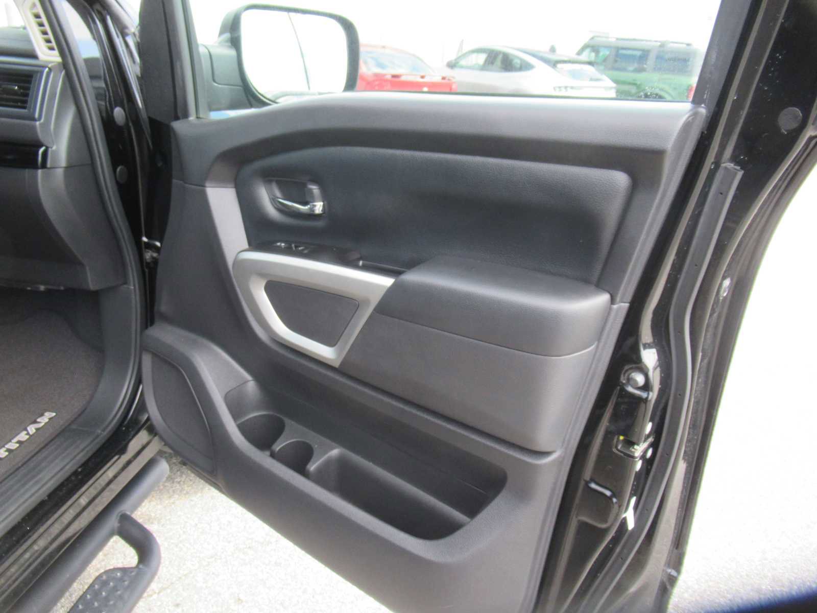 Used 2023 Nissan Titan SV w/ Accessory Utility Package image 22