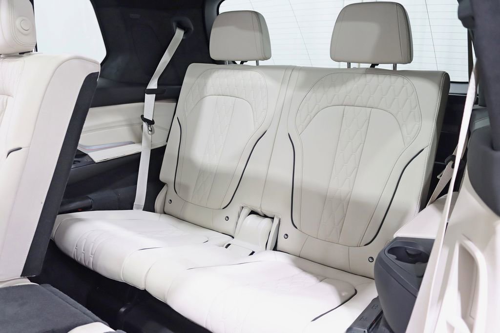 Used 2022 BMW X7 M50i image 35
