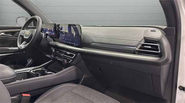 Used 2025 Chevrolet Traverse LT image 35