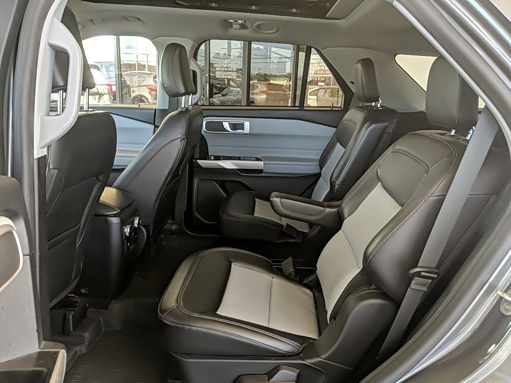 Certified 2022 Ford Explorer XLT w/ Equipment Group 202A image 12