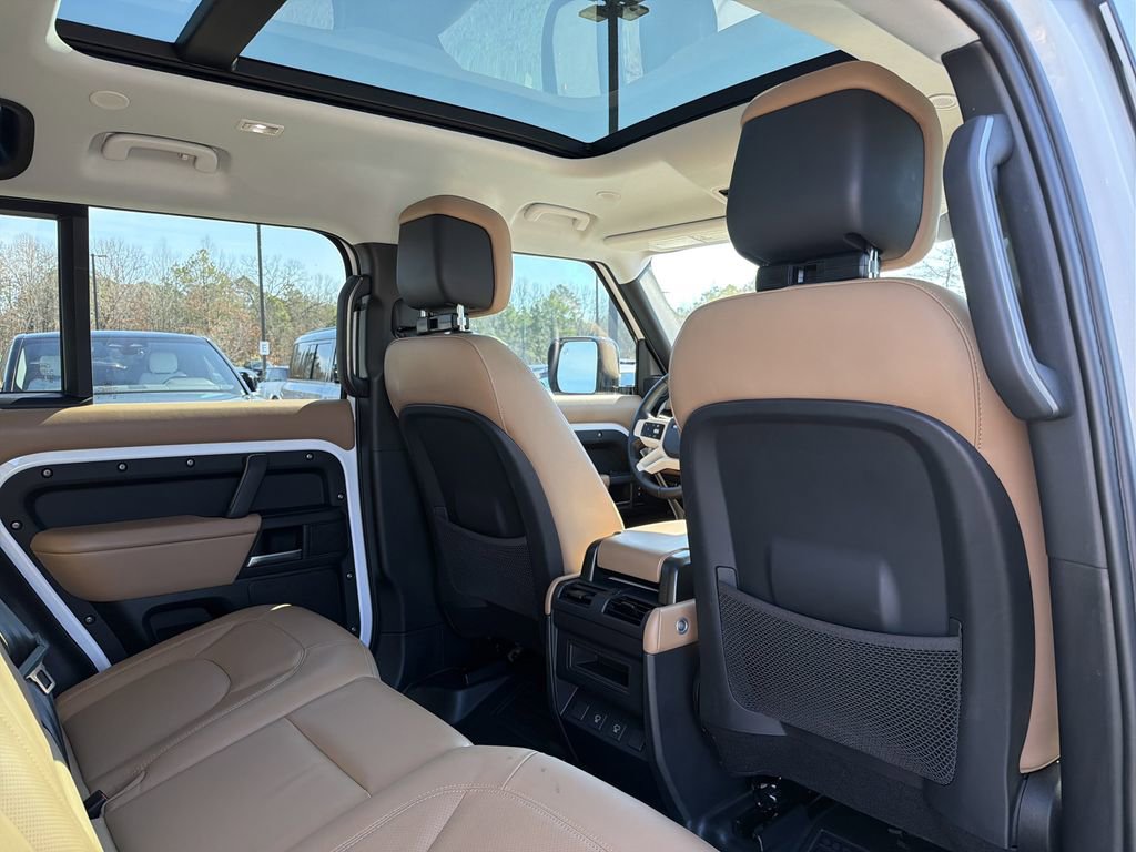 Used 2025 Land Rover Defender 110 S image 14