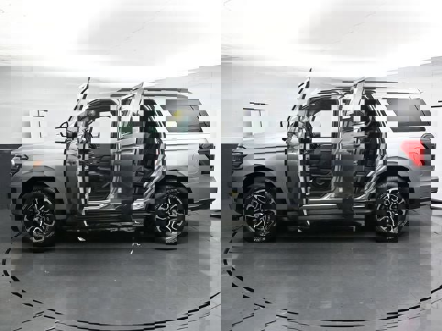 Used 2024 Ford Expedition XLT AWD/4WD image 41