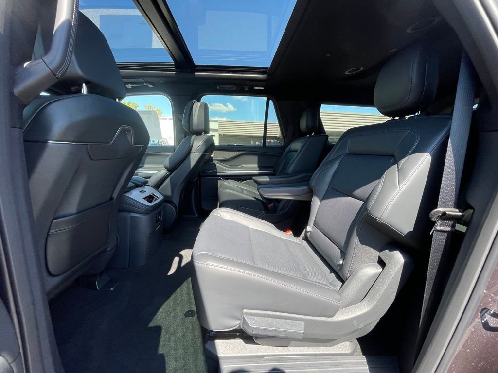 New 2025 Lincoln Navigator L Reserve w/ Jet Appearance Package image 17