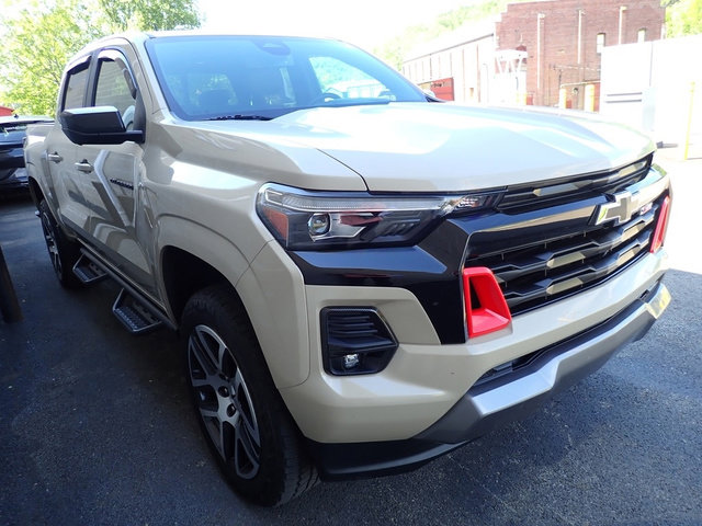 Used 2023 Chevrolet Colorado Z71 w/ Z71 Convenience Package 2 AWD/4WD image 4