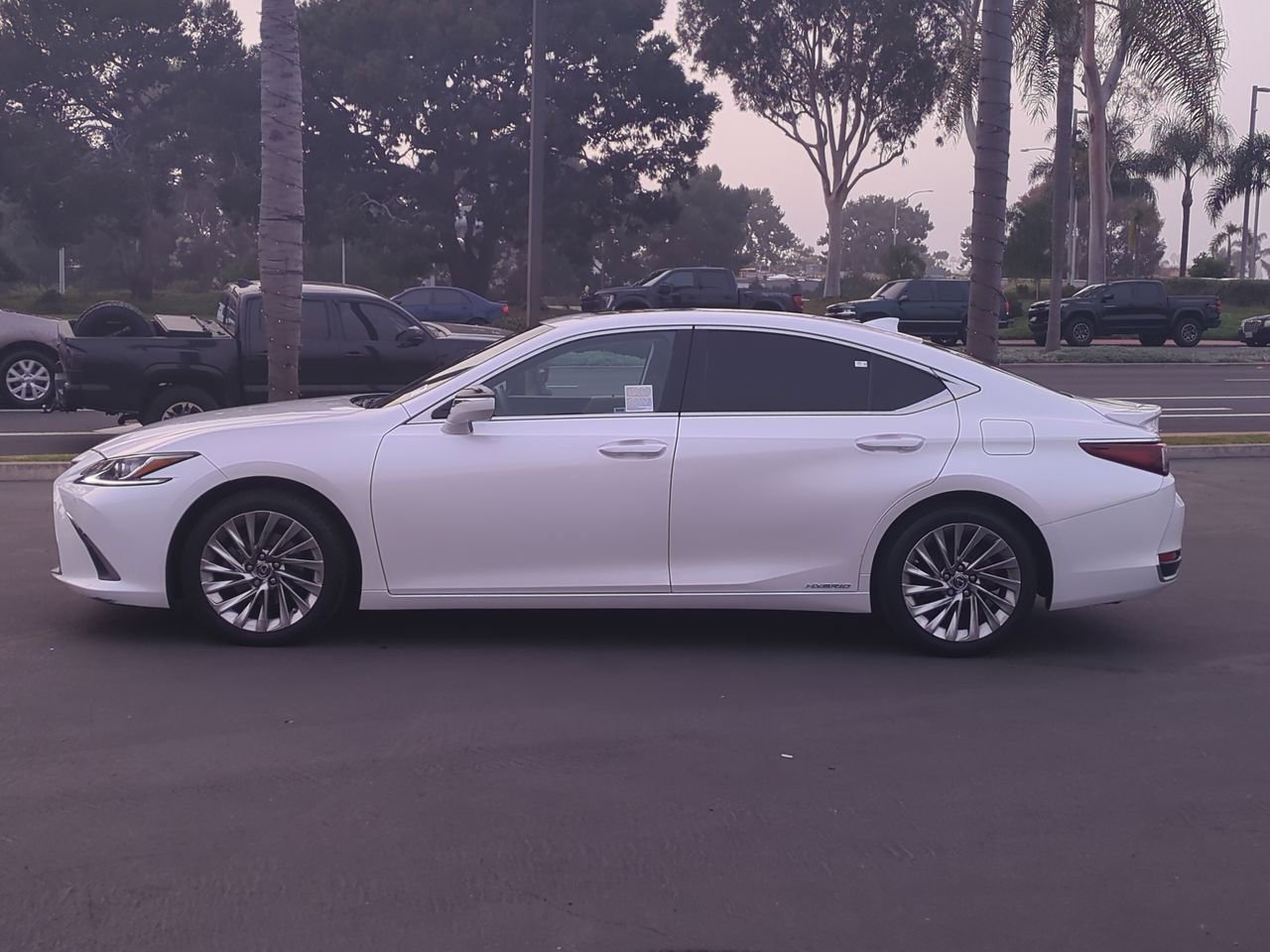 Used 2019 Lexus ES 300h w/ Luxury Package image 9