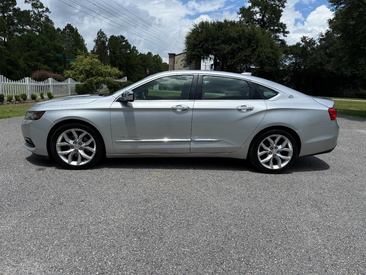 Used 2015 Chevrolet Impala LTZ FWD image 3