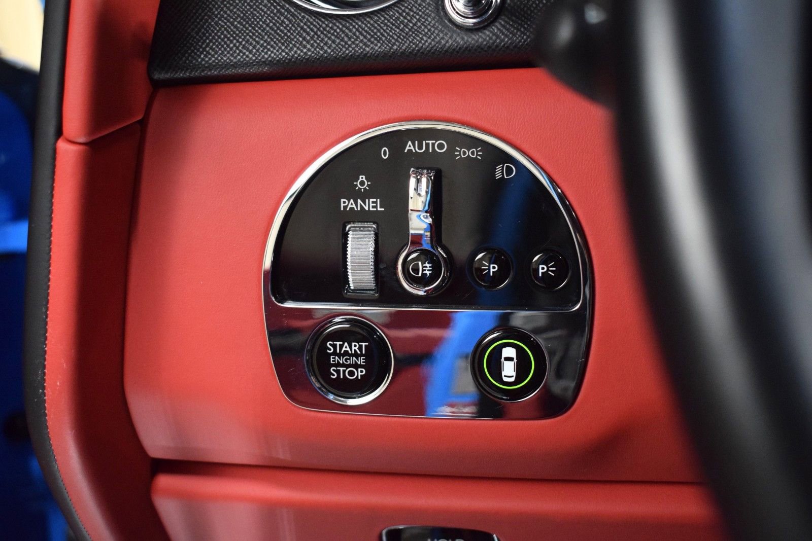 Certified 2022 Rolls-Royce Cullinan w/ Dynamic Package image 31